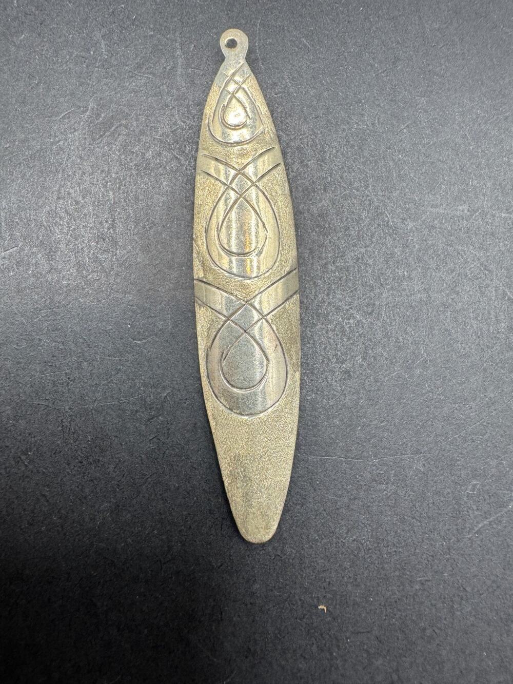 Vtg Mexico 925 Sterling Silver Long Oval/ Fish Shape Engraved Pendant 3.63g
